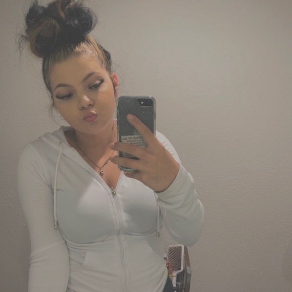 Meet your Posher, Maria - Picture 1 of 1